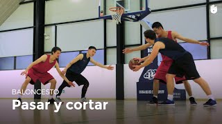 Cómo pasar y cortar  Baloncesto [upl. by Enenaej167]