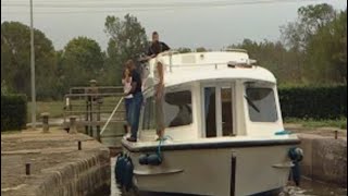 Le Boat  Schleusen  Tipps zum Bootfahren [upl. by Omocaig789]