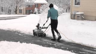 Souffleuse électrique Earthwise Snow Thrower [upl. by Castera]