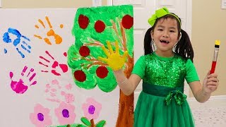 Jannie Learn Colors w Fun Colorful Paint Hands amp Feet Educational Kids Toys [upl. by Ranilopa]