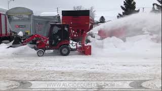 Massey Ferguson GC1723e avec souffleuse Pronovost Lynx 52 [upl. by Megen]